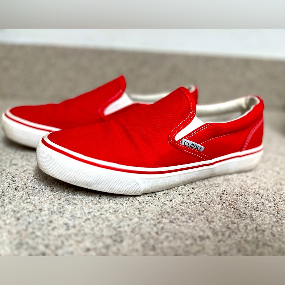 Womens classsic slip on trainers